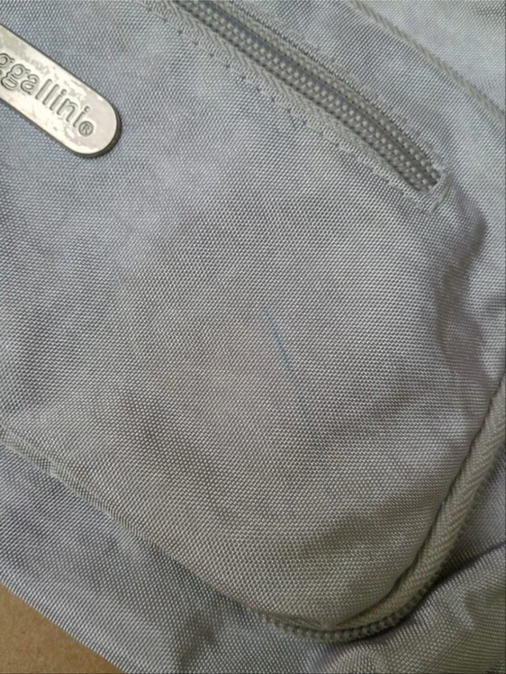 Baggallini Light Gray Silver Crossbody Bag Travel Purse